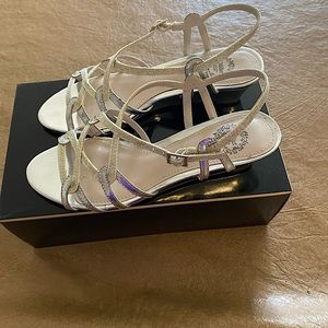 Silver dress heels. Used but in very good condition. Size 6m (B)